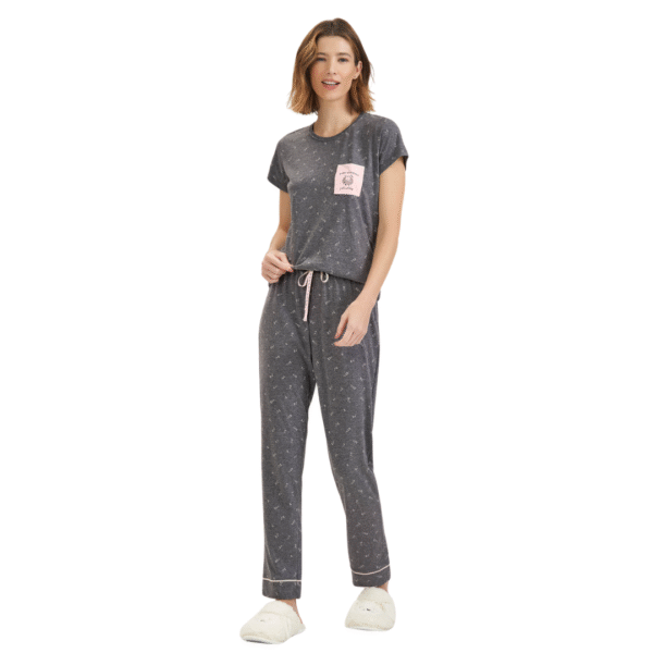 pijama-feminino-com-calca-e-camiseta-cinza-e-rosa.